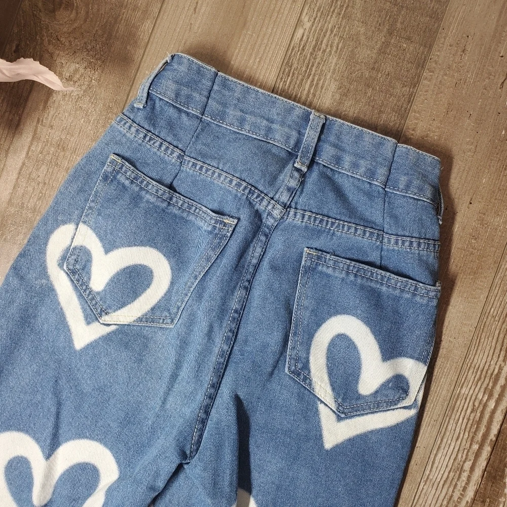 White Heart Graphic Light Wash High-Rise Blue Jeans Girls Size XS EUC